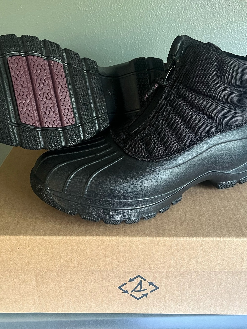 NWT Sperry Duck Float Zip Black Waterproof Duck Boots Women’s 8